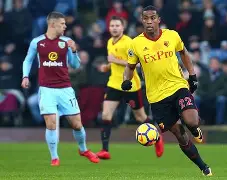 包含沃特福德队长领衔防线，帮助球队守住胜利的词条