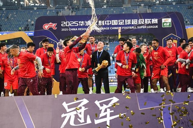 上港豪取连胜，成为本赛季夺冠热门